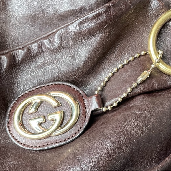 Gorgeous Calfskin Leather Gucci Shoulder Bag with Convertible Snaps - Picture 10 of 10